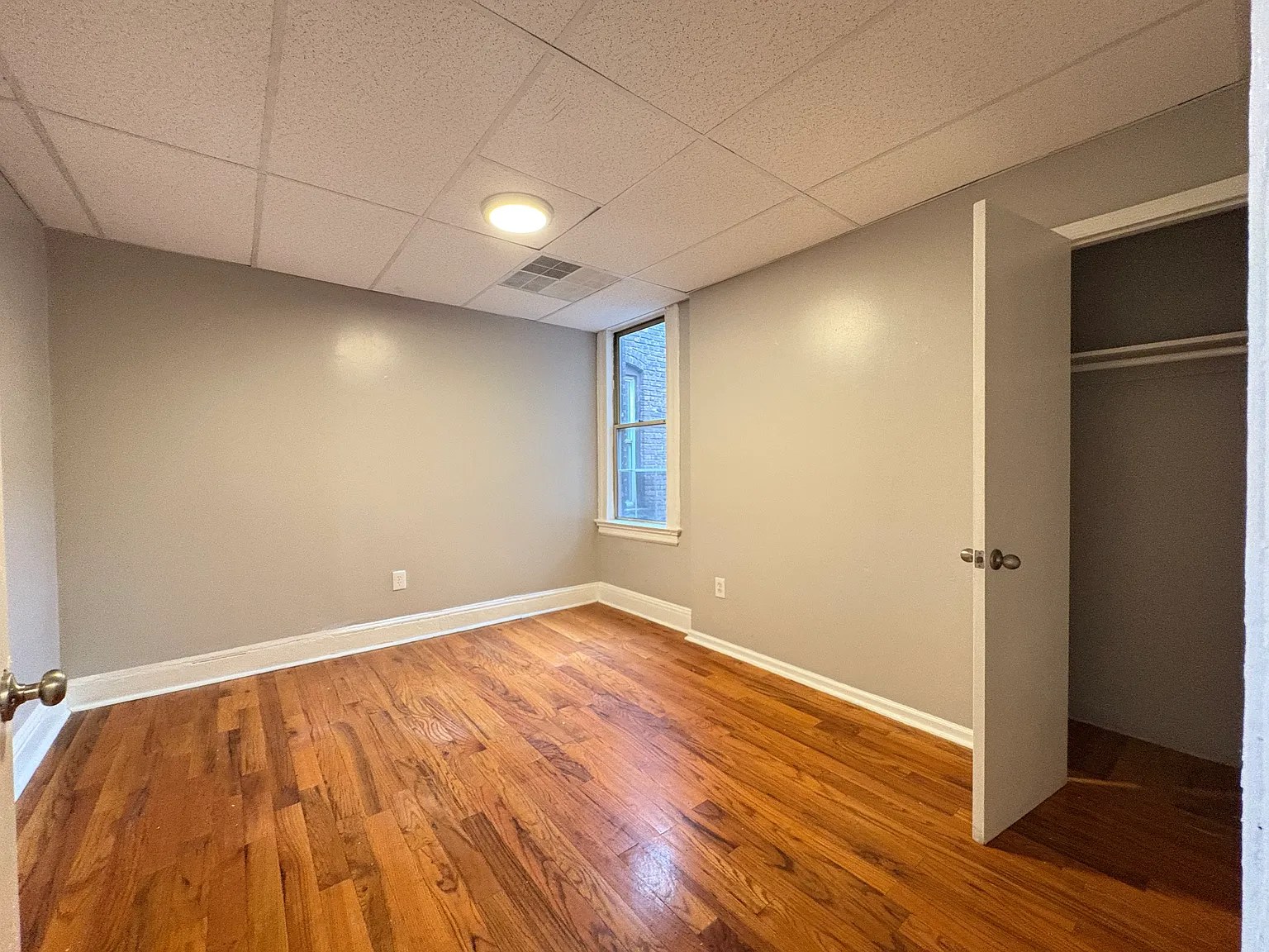 3 bed, 1000 sqft, $2,250 — Photo 2