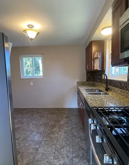 121 Lois Dr — Photo 7