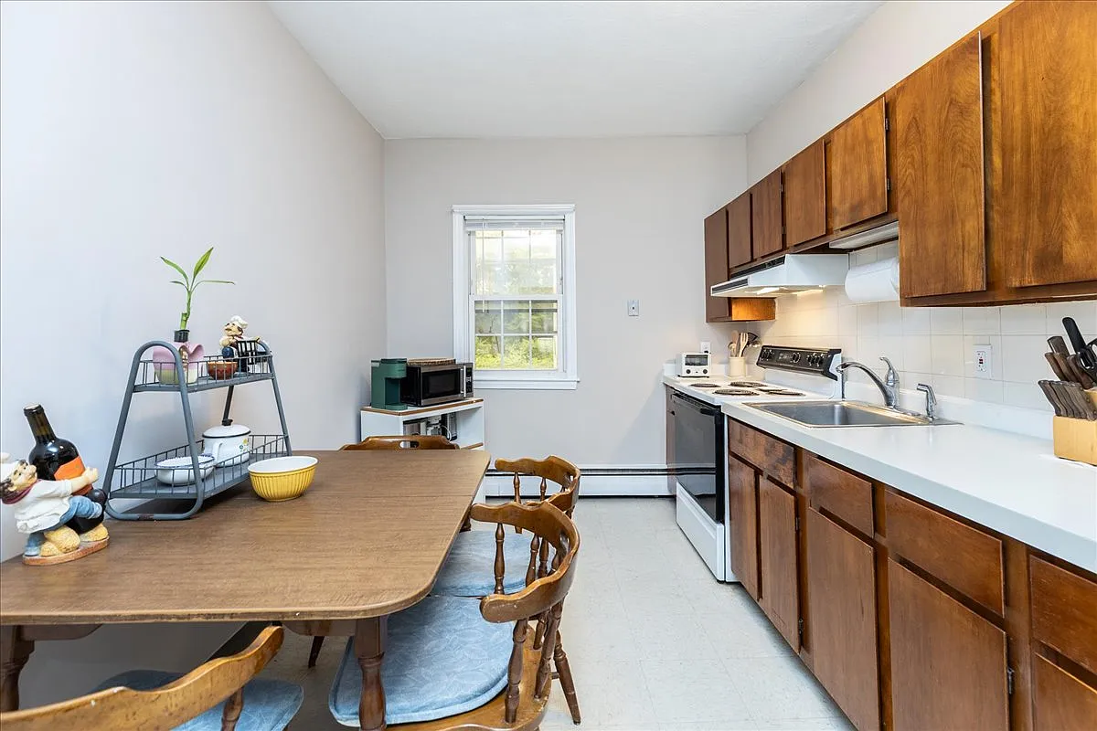 2 bed, 806 sqft, $3,200 — Photo 3