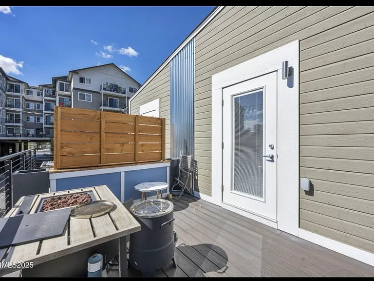 442 E 7th St #2 — Photo 4