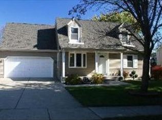 1081 Grenada Dr, Aurora, IL 60506