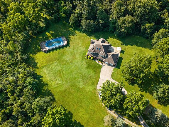 5th image of 402 Rolling Meadow Dr