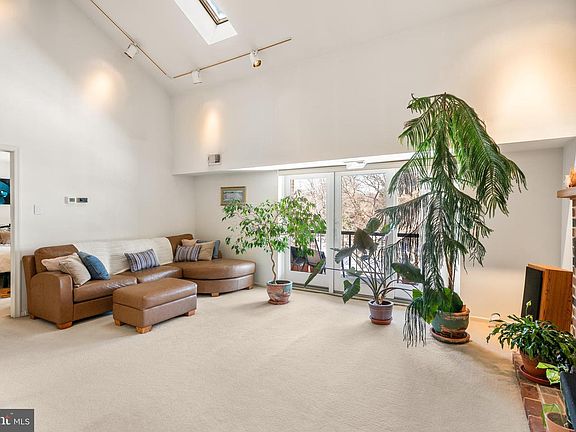 3rd image of 1323 Eagles Ridge Dr