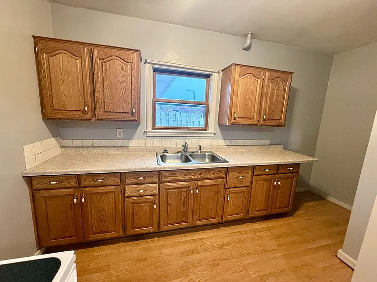 515 W Strowbridge St — Photo 3