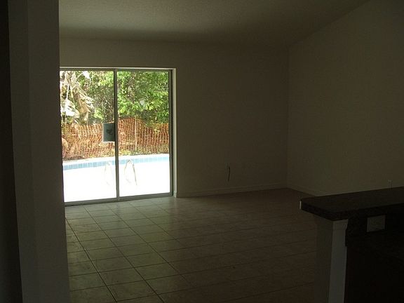4th image of 464 Priscilla Ave