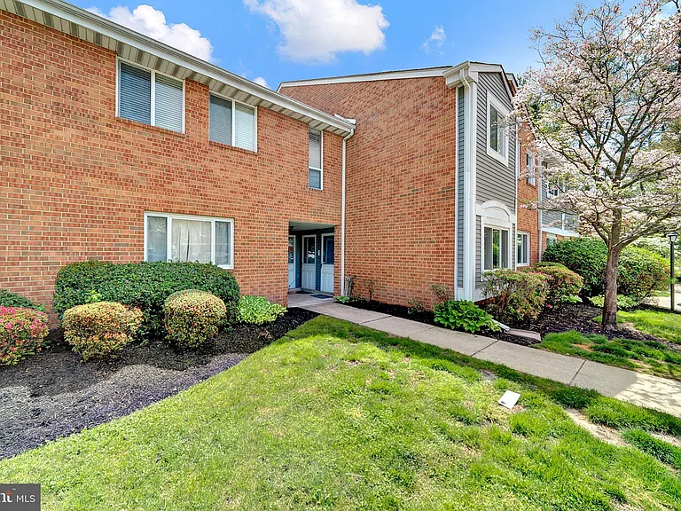 306 Mulberry Cv #B — Photo 6