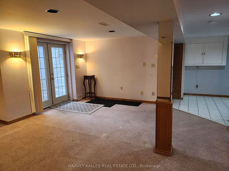 9 Scarlett Dr #LOWER — Photo 5