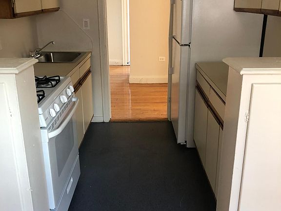 3rd image of 300 Hayward Ave #2nd