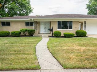 32400 Northampton Dr, Warren, MI 48093