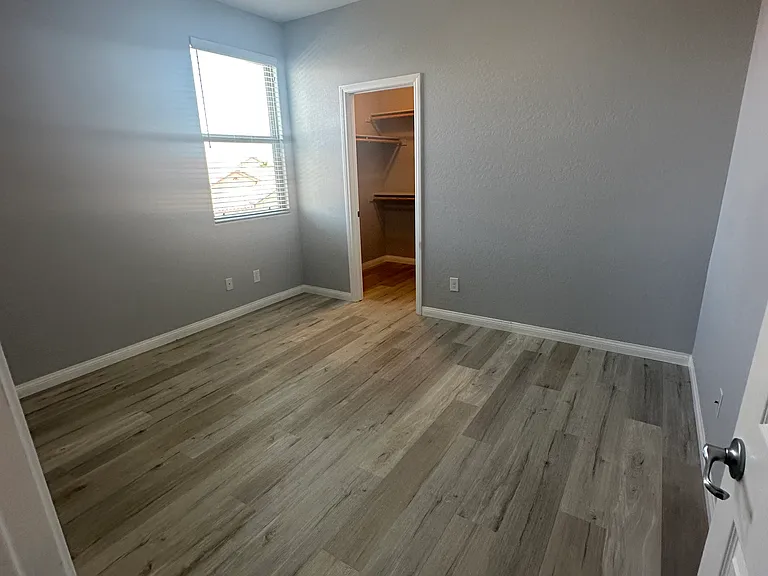 576 Glassford Ct — Photo 31