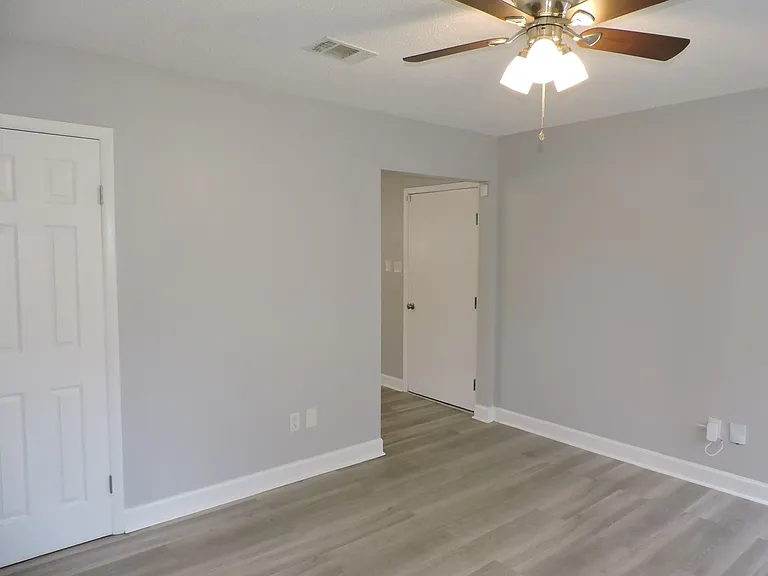 346 Quigley Rd — Photo 3