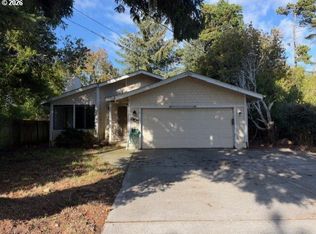 965 7th St, Florence, OR 97439