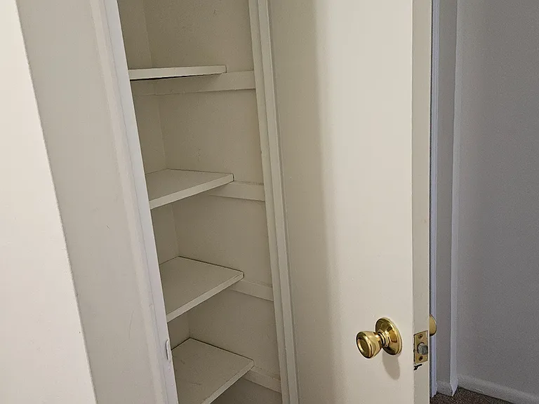 Lake Club Apartments — Photo 34