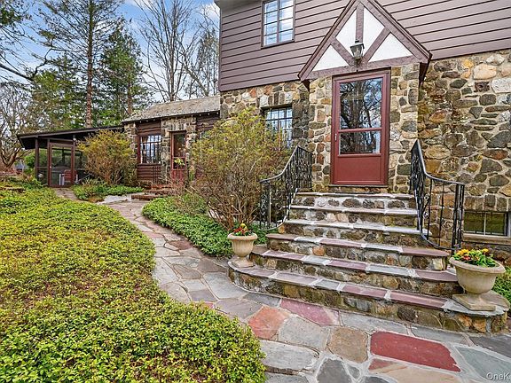 3rd image of 12 Inwood Lane W