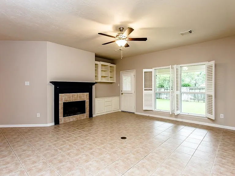11 Fair Light Ct — Photo 7