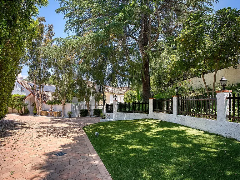 4414 Park Mallorca — Photo 2