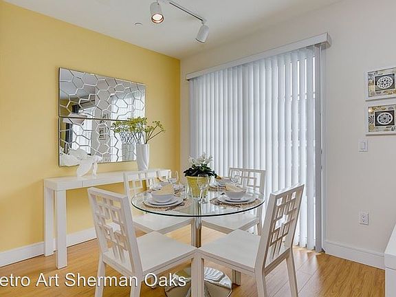 4th image of 14140 Moorpark St APT 229