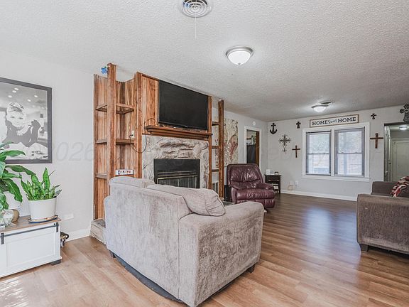 5th image of 909 S Milam St