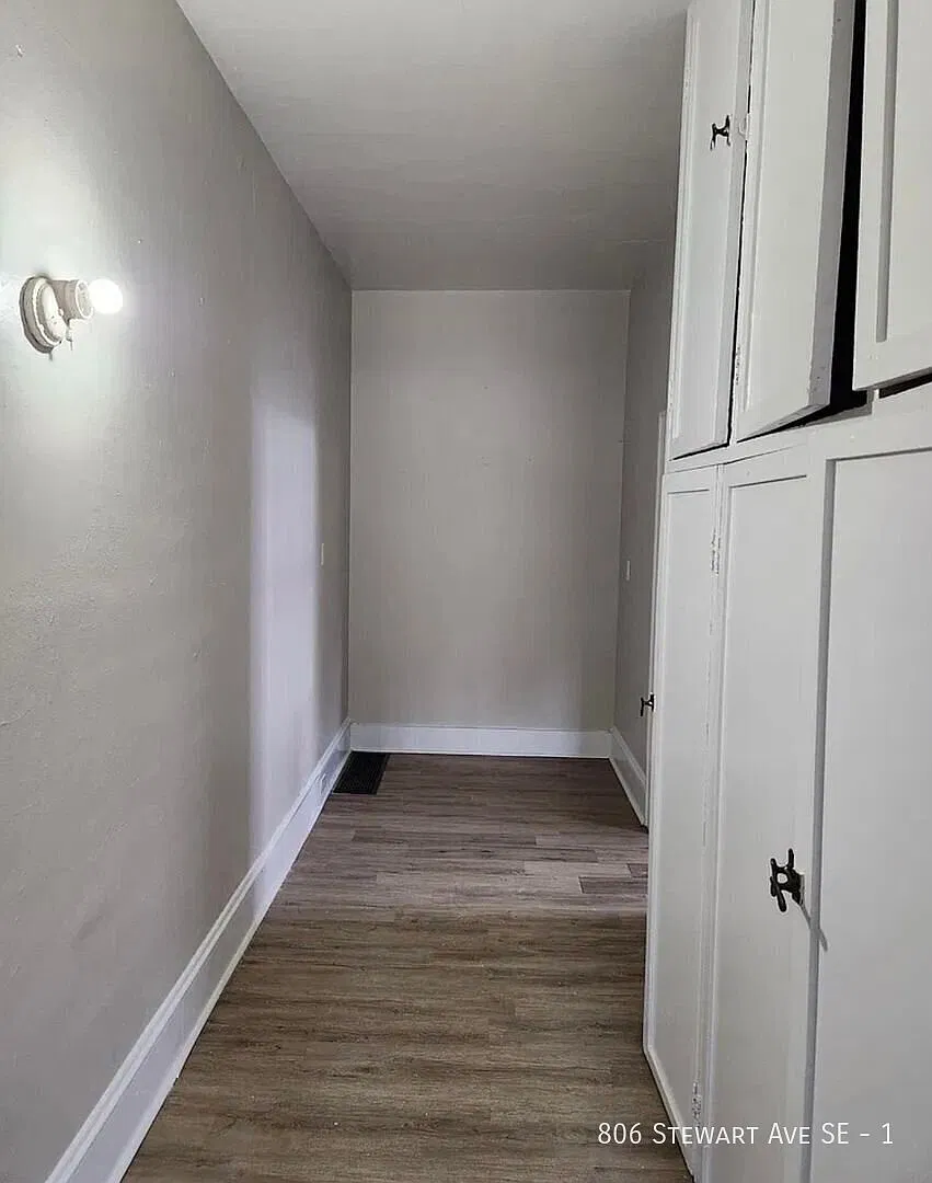 2 Bedroom 1 Bath coming Available! — Photo 3