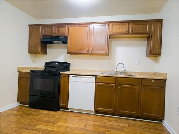 3rd image of 4821 Francis Dr