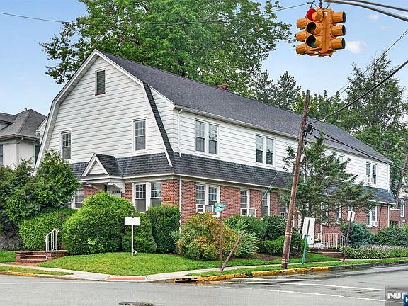4th image of 215 Terrace Avenue