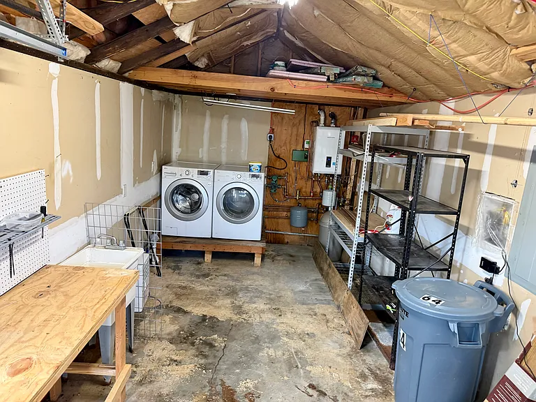 64 S Bay Dr — Photo 15