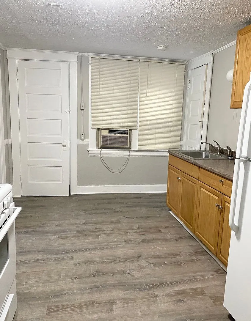 12022 Mayfield Road — Photo 4