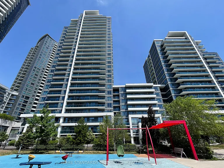 7165 Yonge St #Penthouse 108 — Photo 1