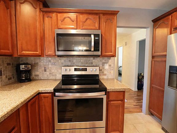 5th image of 4059 Weymouth Dr SE