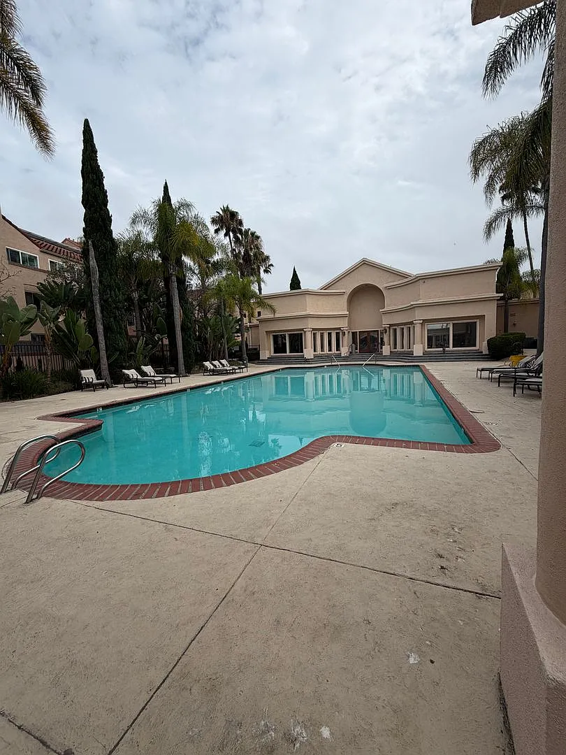 Spacious 2 Bedroom, 2.5 Bath Two-Story Townhome UTC — Photo 4