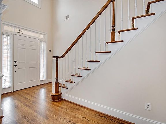 5th image of 774 774 Oakshire Ct