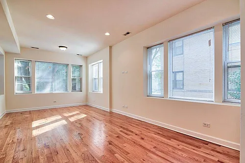 3354 W Wilson Ave Photo 1