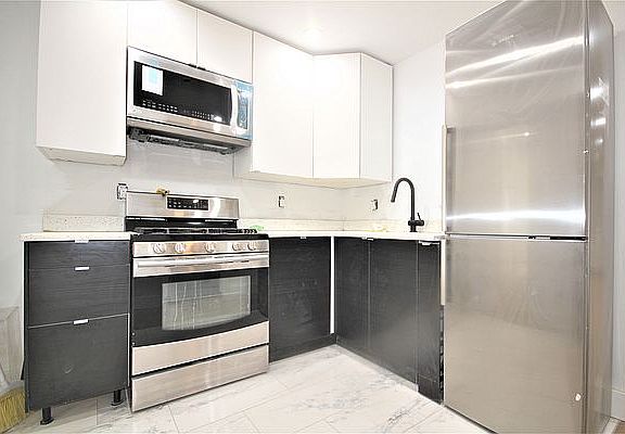 3rd image of 122 Putnam Ave APT 1