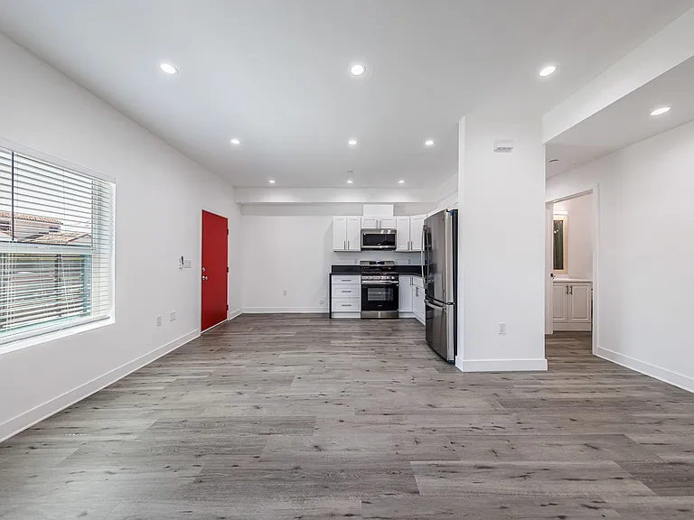 3015 Alsace Ave — Photo 21