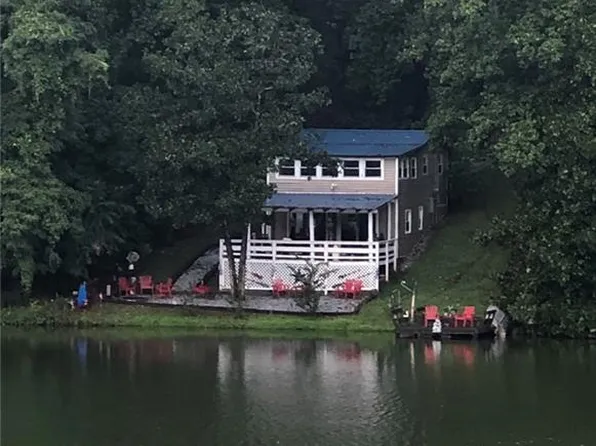 1263 Lakeshore Ln, Mount Airy, NC 27030