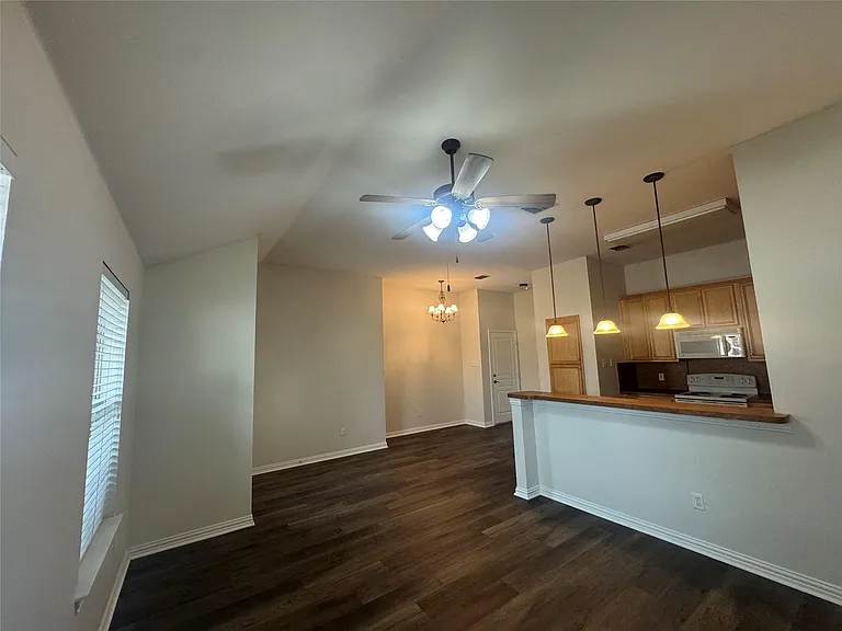 1010 Teresa Ct — Photo 8