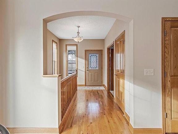 3rd image of 10512 Mississippi Cir N