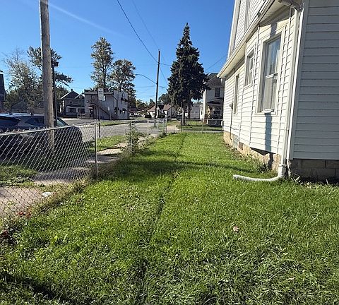 4th image of 653 Church St