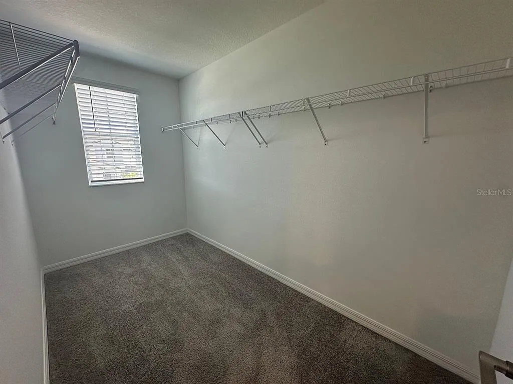 6 bed, 3.0 bath, 2614 sqft, $2,950 — Photo 3