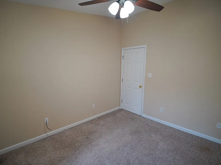 847 W Georgia St — Photo 26