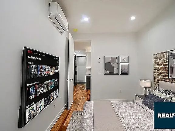 4th image of 470 Irving Ave #4