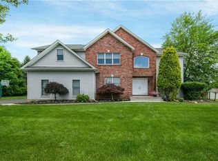 2 Margo Ct, Airmont, NY 10901