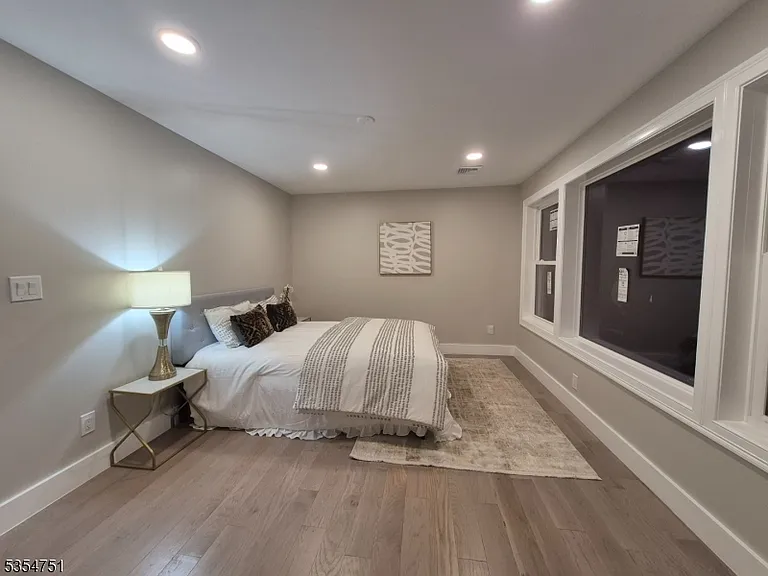 223 Victor St — Photo 28