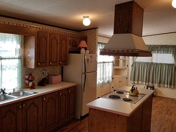3rd image of 501 Mountain Meadow Dr