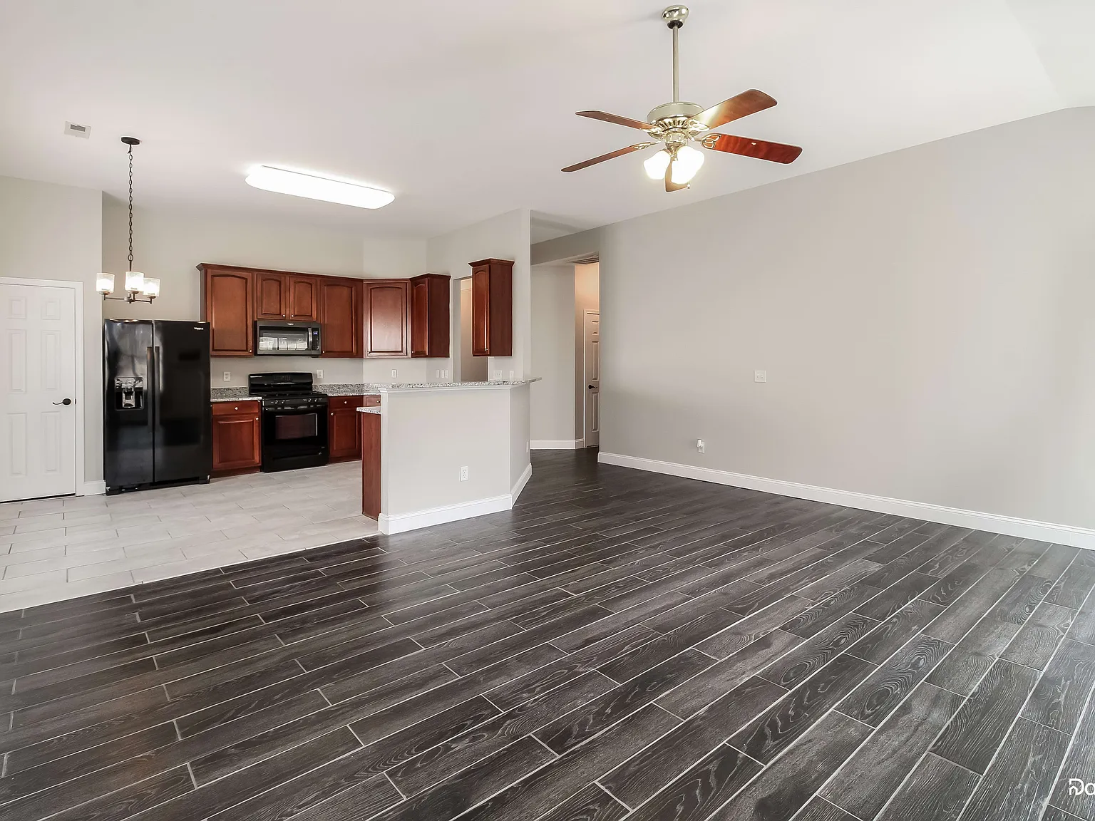 4 bed, 2.0 bath, 2262 sqft, $2,105 — Photo 2