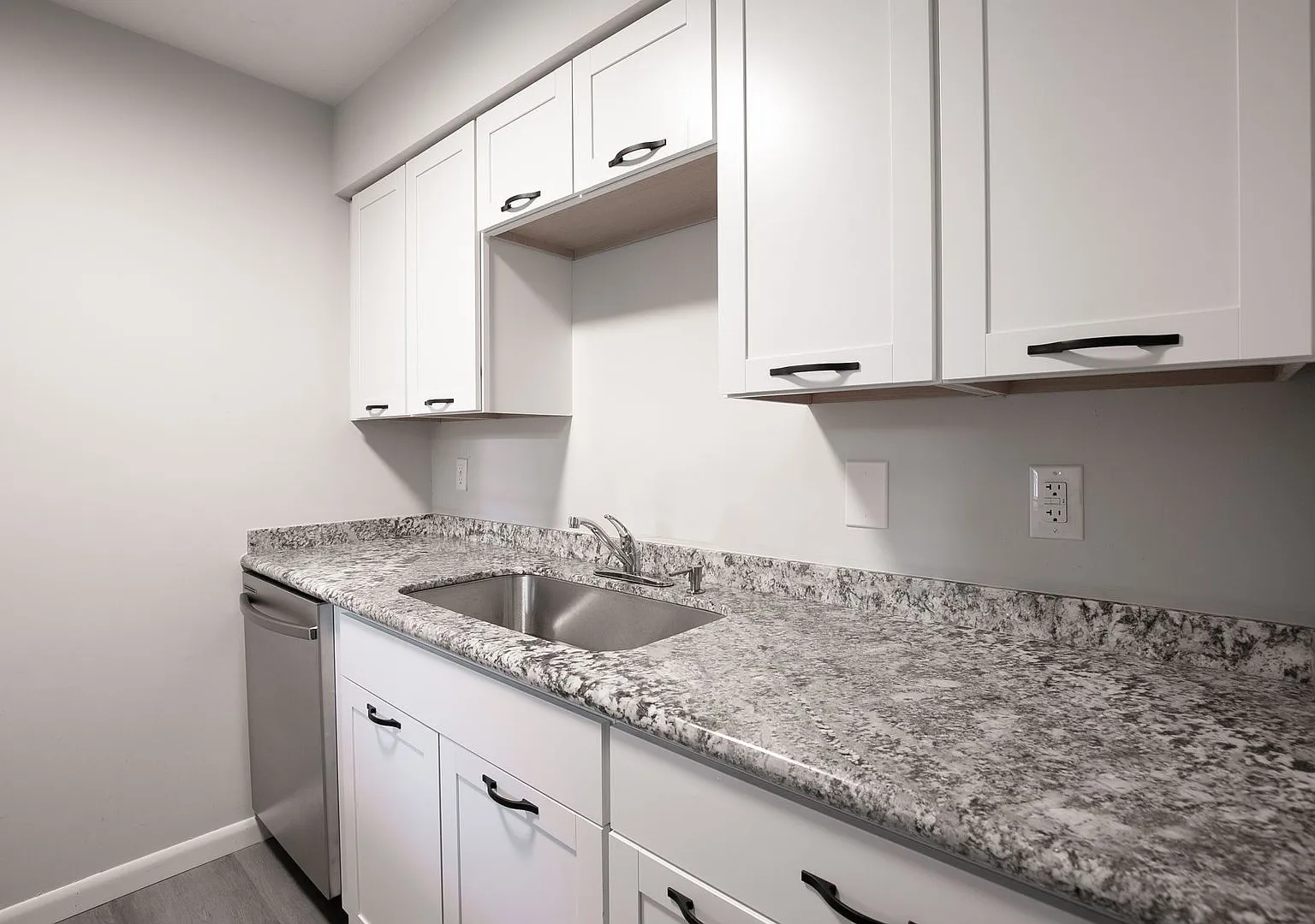 Oak Terrace — Photo 2