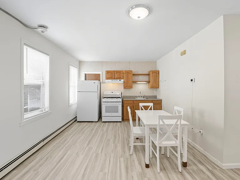 57 Preston St #1R — Photo 7