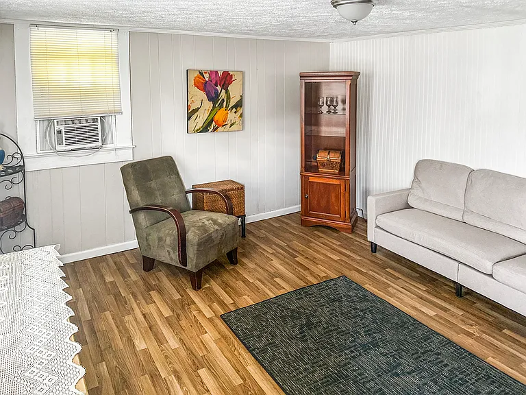 210 Thurston Ave #C — Photo 13