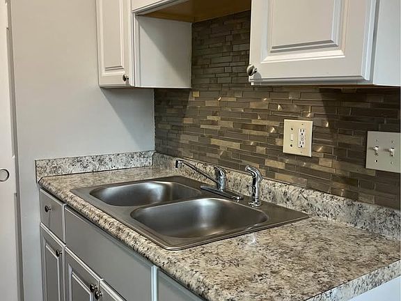 2nd image of 2301 Salvador St #7