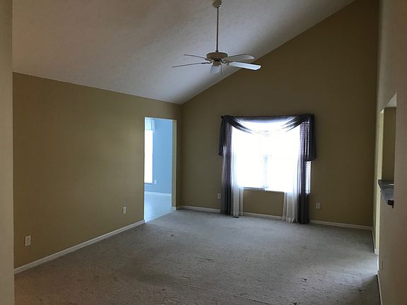 Living room 13x18